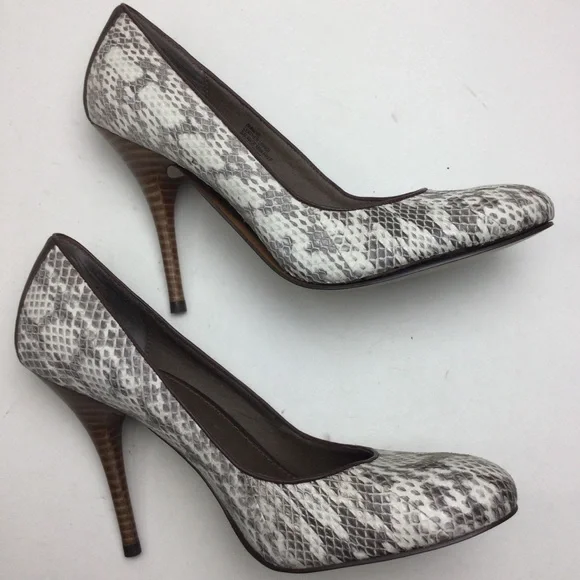B Makowsky Neve Python Snake Print Leather Round Toe Pumps Size 7.5 - Picture 5 of 12